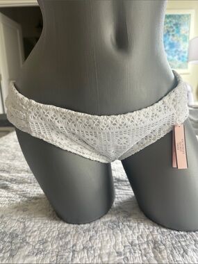 Victoria's Secret White Crochet Low-Rise Bikini M NWT
